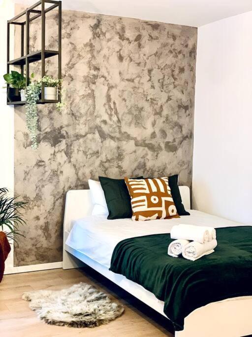 Heart Of The City - Modern Studio With Balcony Leilighet Bucureşti Eksteriør bilde